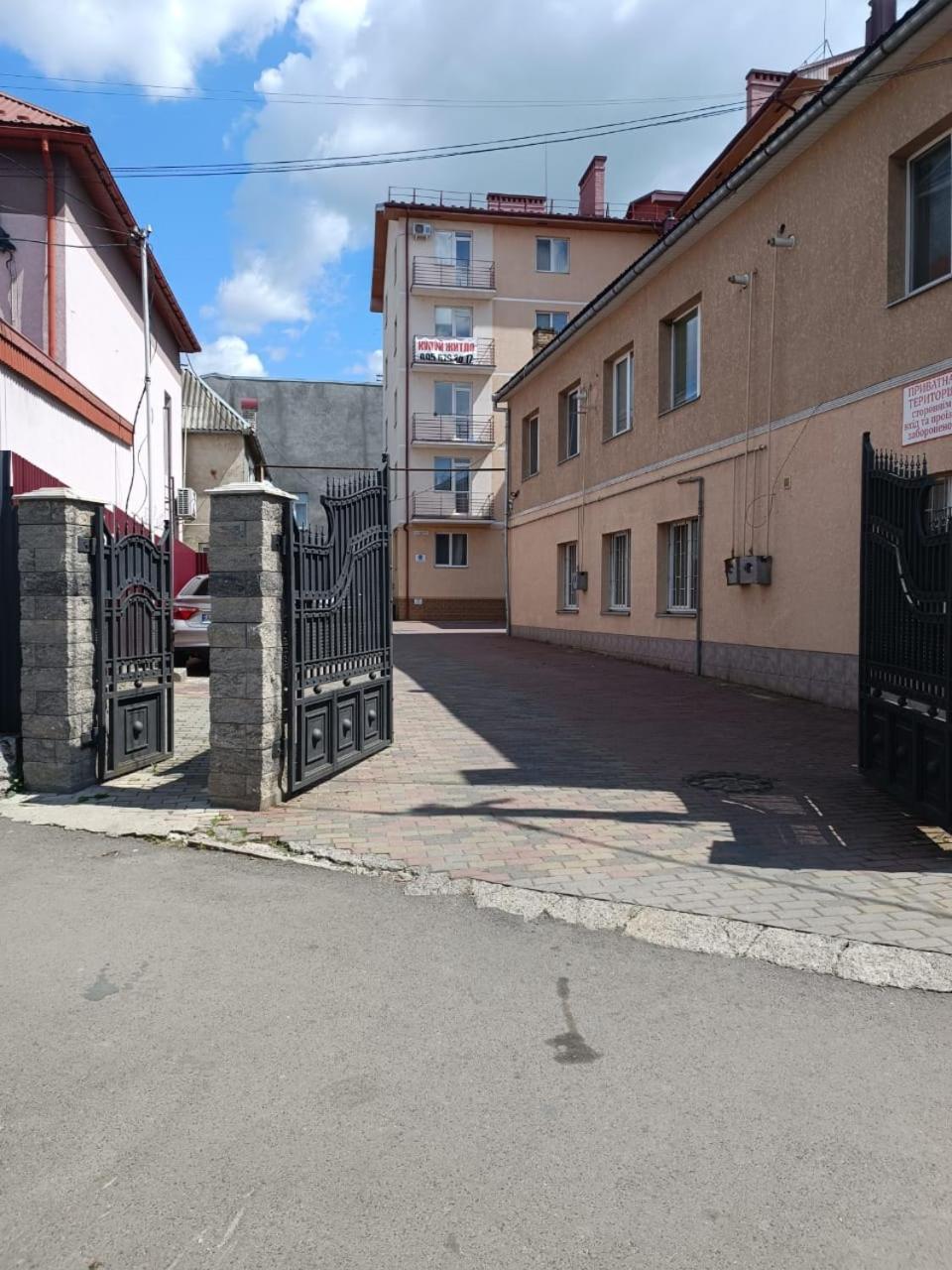 Apartments Domovik On Beregovskaya 3 Μουκάτσεβο Εξωτερικό φωτογραφία